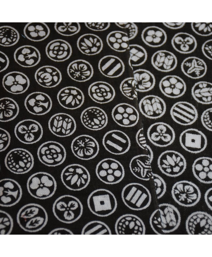 tenugui kendo, black traditional japanese towel cotton kamon pattern